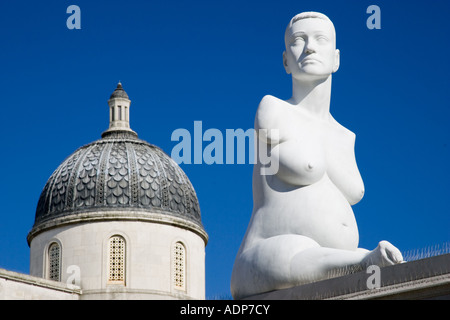 Alison hdb sculpture de Marc Quinn enceinte à Trafalgar Square London United Kingdom Banque D'Images