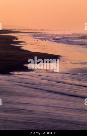 Lever du soleil à l'état de Huntington Beach, Californie, USA Banque D'Images