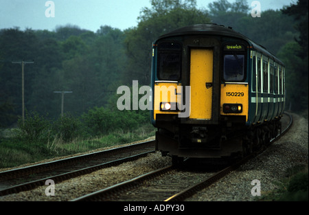 Le service de train local de passagers sur la 49-mile East Suffolk embranchement entre Lowestoft et Ipswich, Suffolk, UK, Great Bealings. Banque D'Images