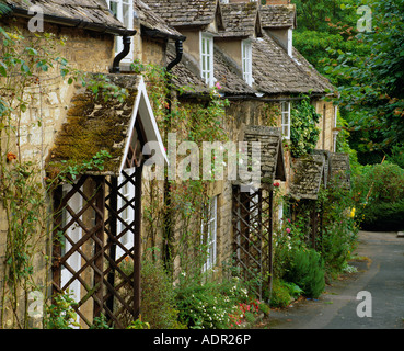 Chalets sur Vine Street sur le Cotswold Way, Cheltenham, Gloucestershire, Royaume-Uni Banque D'Images