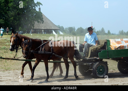 Parc National de Hongrie Kiskunsagi Bugaci Ville Cheval et panier Shepherd Museum Banque D'Images