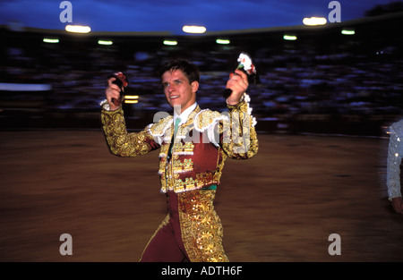 Jerez de la frontera torero el julio avec deux oreilles du taureau dos orejas Banque D'Images