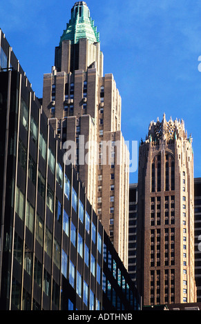 New York City Waldorf Astoria Hotel sur Park Avenue et l'ancien bâtiment General Electric. Midtown manhattan. Banque D'Images