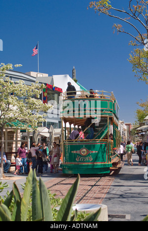 Location de chariot pour les passagers du Grove Farmers Market Los Angeles California, USA Banque D'Images