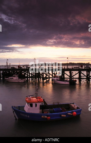 Vieux Port de Harwich et bateau de pêche, Essex, Angleterre. Banque D'Images