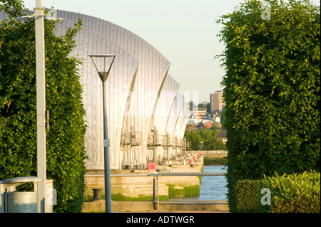 La Thames Barrier London UK conçus pour protéger la ville contre les inondations pendant les ondes de tempête Banque D'Images