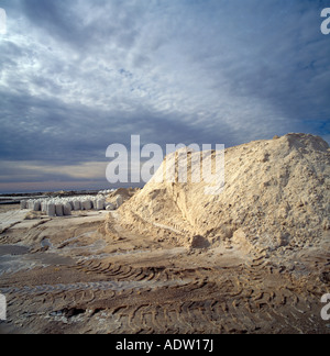 Chott el Djerid Tunisie Lac de sel Endorheic plus grand plateau de sel du désert du Sahara - piles de sel Banque D'Images