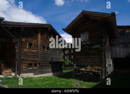 Patrimoine en bois Maisons de Ulrichen, vallée de Conches, le haut Valais, Suisse Banque D'Images