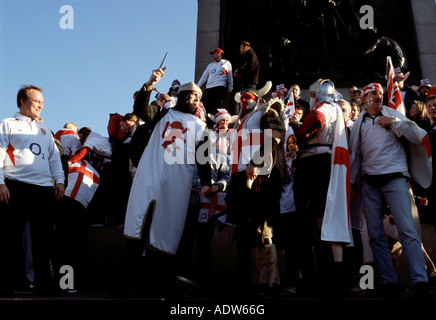 La revue de la Victoire, fans de rugby anglais angleterre célèbrent la victoire de la Coupe du Monde de Rugby de l'Angleterre sur les Australiens. Londres. UK. 2003 Banque D'Images