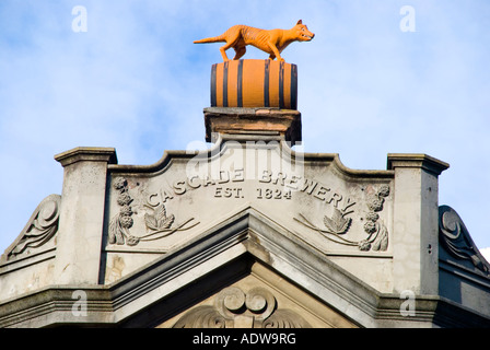 Les anciens bureaux de Cascade Brewery à Collins Street Hobart Tasmanie avec l'emblème d'une thylacine sur un baril de bière Banque D'Images