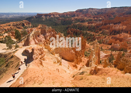 Utah Bryce Canyon National Park les randonneurs sur Queen's Garden Trail Banque D'Images