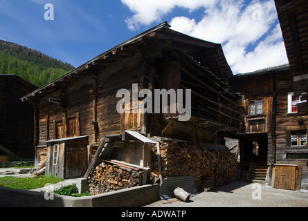 Patrimoine en bois Maisons de Ulrichen, vallée de Conches, le haut Valais, Suisse Banque D'Images