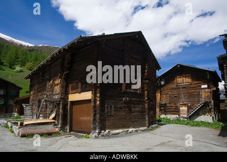 Patrimoine en bois Maisons de Ulrichen, vallée de Conches, le haut Valais, Suisse Banque D'Images