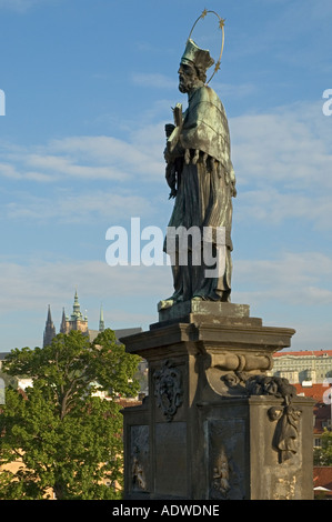 République Tchèque Prague Pont Charles vue vers Château et la Cathédrale St Vitus Banque D'Images