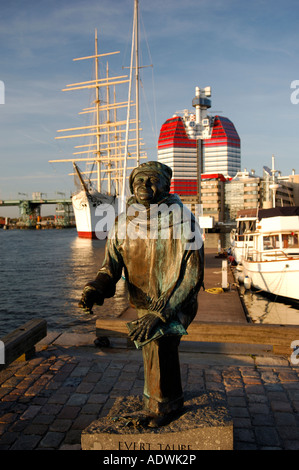 Statue d'Evert Taube Axel à la zone du port de Göteborg (Suède) Göteborg Västergötland Evert Taube Axel Banque D'Images