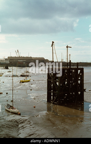 Pays de Galles Cardiff Cardiff Bay à marée basse avant de barrage a été construit Banque D'Images