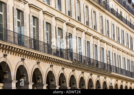 Dans l'architecture parisienne rue de Rivoli paris france centrale Banque D'Images