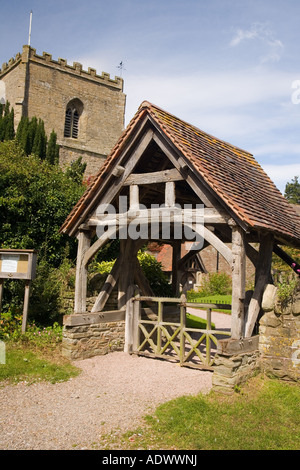 Lychgate et l'église de St Jacques le Majeur Cradley Herefordshire Banque D'Images