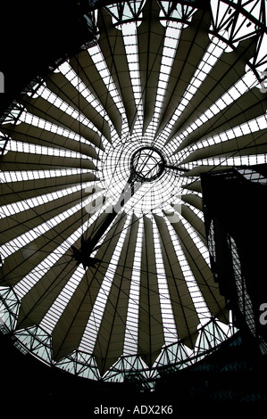 Sony Center de Berlin sur la Postdamer Platz conçu par Helmut Jahn Banque D'Images
