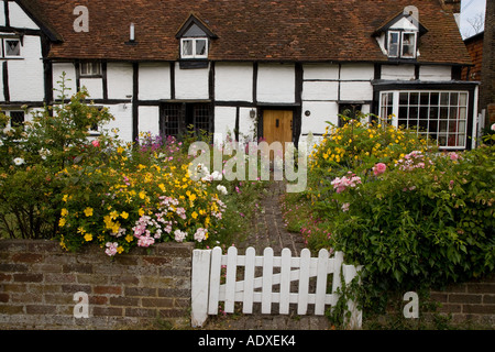 Chalet jardin Essendine Herts UK Juin Banque D'Images