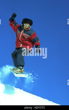 Snowboarder dans l'air jump Banque D'Images