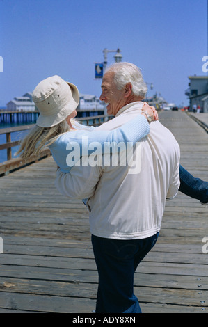 Couple sur le quai Banque D'Images