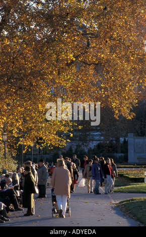 L'automne, les loisirs dans les Viennois Volksgarten Banque D'Images