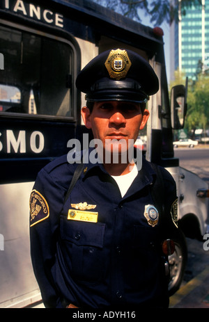 1, l'un policier mexicain,, mexicaine, policier, agent de police, Paseo de la reforma, à Mexico, district fédéral, Mexique Banque D'Images