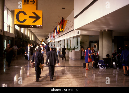 Les mexicains, les Mexicains, les voyageurs, les voyages, le niveau de départ, l'aéroport international Benito Juarez, Mexico, District Fédéral, Mexique Banque D'Images