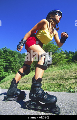 Femme en rollers, France Banque D'Images