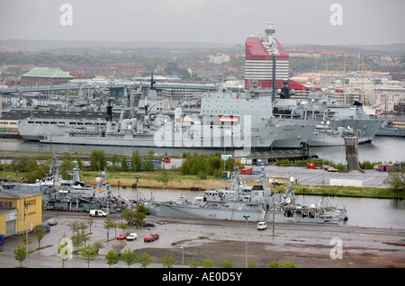 Les navires de la marine de l'OTAN sur l'amarre à Göteborg s Harbour Banque D'Images