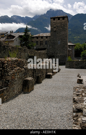 Mur de la ville romaine et de la tour, Aoste, Italie Banque D'Images