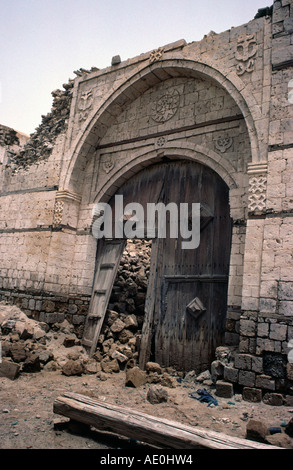 Vieux gateway survit parmi les décombres de l'abandon de Port Soudan SUAKIN Banque D'Images