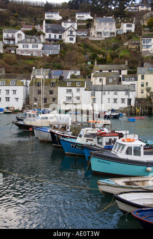 Bateaux dans le port de Polperro à Cornwall Banque D'Images