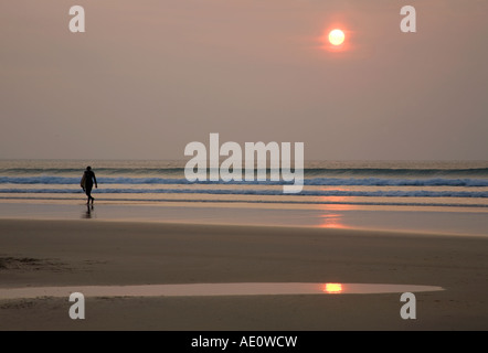 Coucher du soleil sur la plage près de Gwithian Hayle Cornwall Banque D'Images