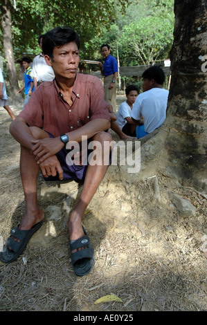 Camp de transit des travailleurs birmans juridique semi traumatisés secrètement déportés de la Thaïlande après le tsunami de 2004 Ranong Banque D'Images