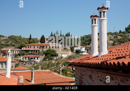 Cheminées typiques dans la vieille ville de Nikiti à l'entrée de la péninsule de Sithonia, sur la péninsule de Chalcidice en Grèce Banque D'Images