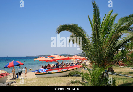 À la plage de Nikiti à l'entrée de la péninsule de Sithonia, sur la péninsule de Chalcidice en Grèce Banque D'Images