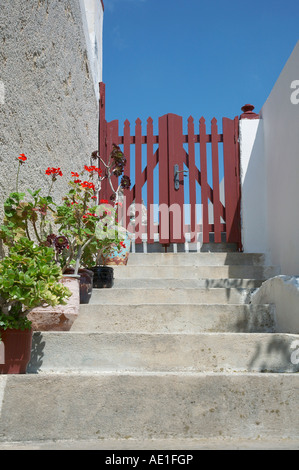 L'escalier menant à l'entrée d'une maison à Ano Syros Banque D'Images