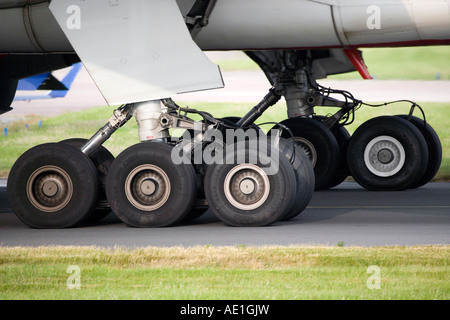 L'aviation civile commerciale, roues du train d'atterrissage fermer Banque D'Images
