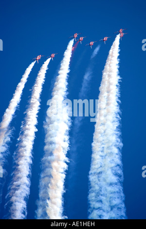 Royal Jordanian Falcons d' EA300S Hélice Piston Aerobatics quatre traînées de fumée Banque D'Images