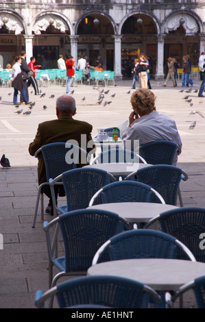 Scène d'un café à St place Saint-Marc à Venise Banque D'Images