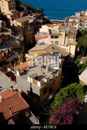 Riomaggiore, Cinque Terre, avec la lumière du matin, high angle view Banque D'Images