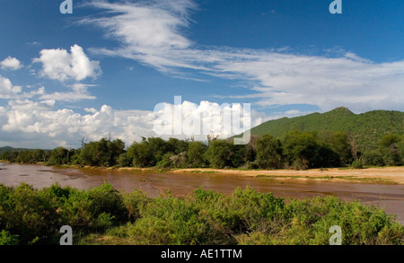 La rivière Ewaso Ngiro Samburu National Nature Reserve Kenya Afrique de l'Est Banque D'Images