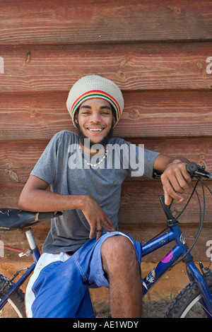 Jeune homme créole l'île de La Digue Seychelles Banque D'Images