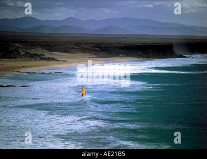 Planche à voile baie de El cotillo île de Fuerteventura canaries espagne Banque D'Images