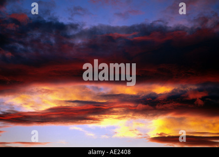 Nuages du coucher du soleil Banque D'Images