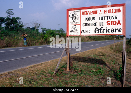 Le VIH SIDA signe sur une route en côte d'Ivoire Banque D'Images