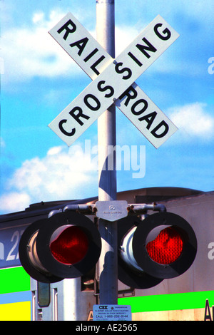 Railroad crossing lights rouge clignotant Banque D'Images