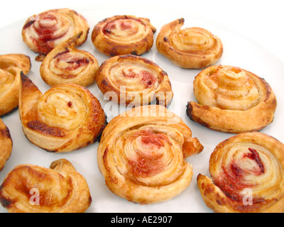 Les rouleaux de pâte feuilletée pâte biscuit sablé blaetterteig blätterteig cookie cookie sucré Banque D'Images